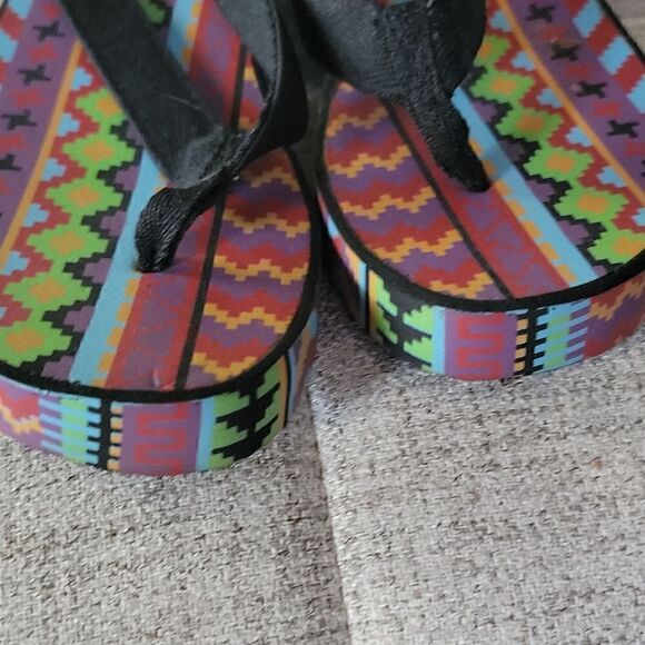 Muk Luk Flip flops - Picture 2 of 5